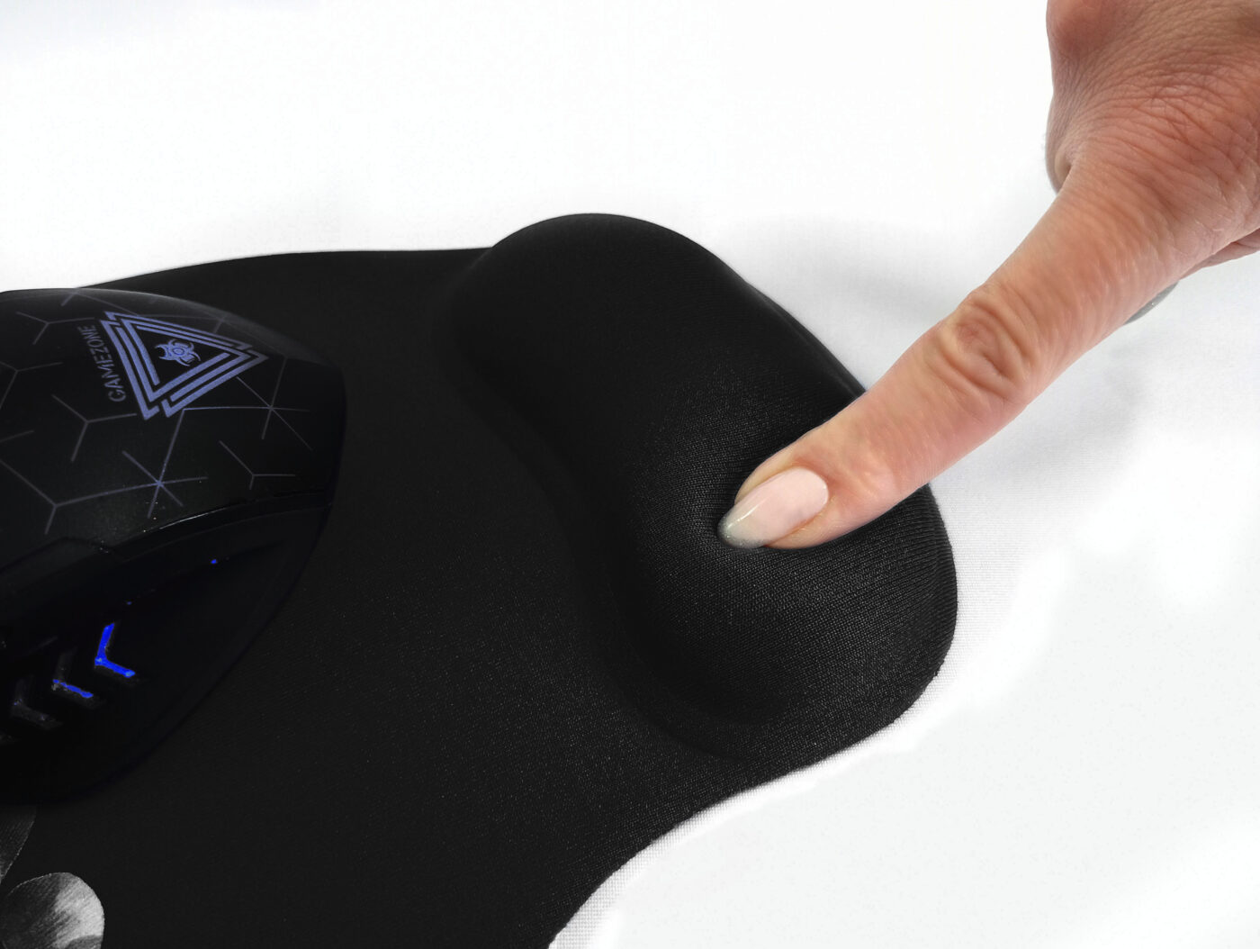 ergonomic mouse pad with finger